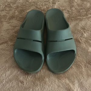 OOFOS Grey Men's Sandals